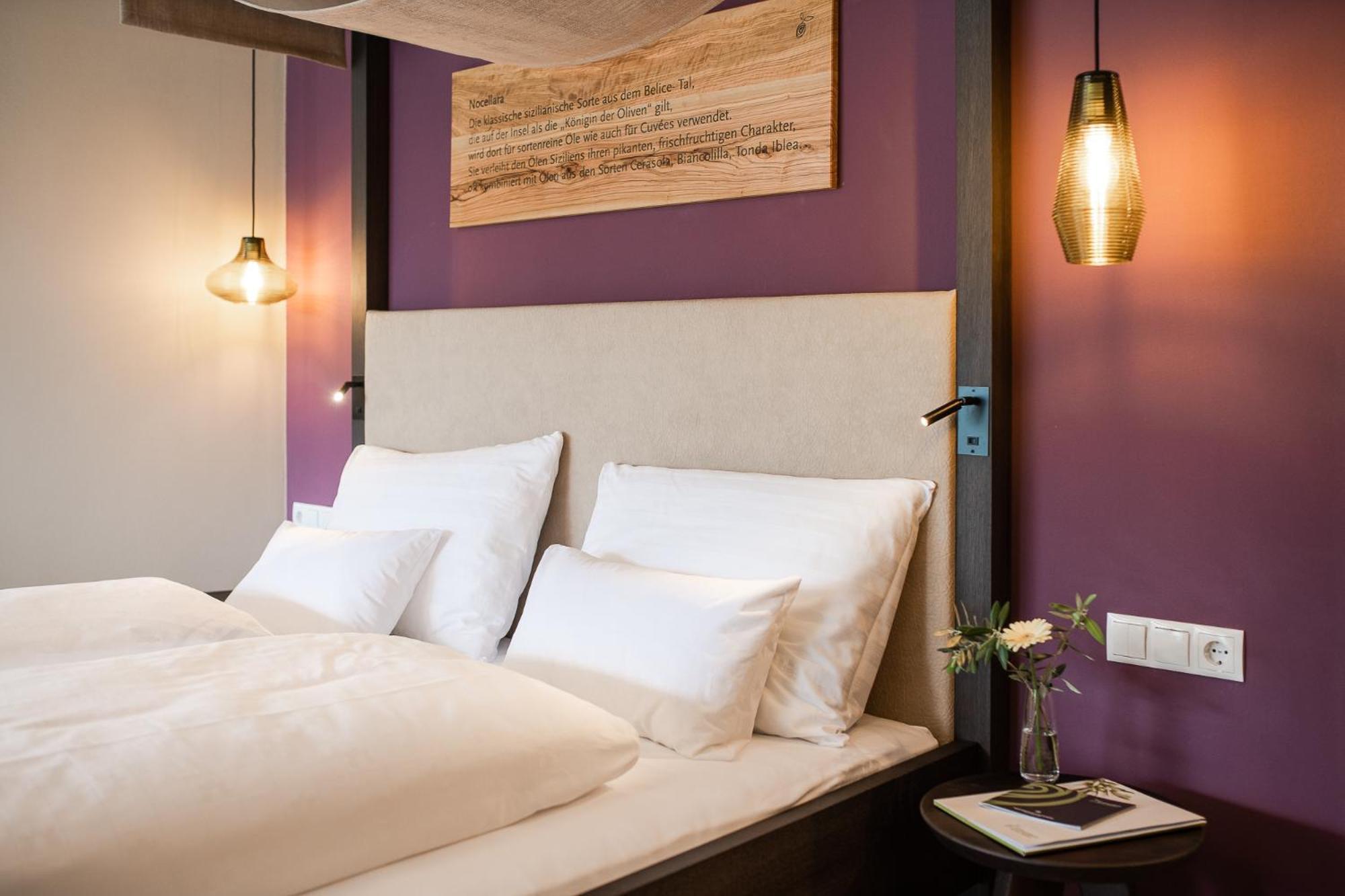Oliven- & Genusshotel Hirzer Schenna Chambre photo
