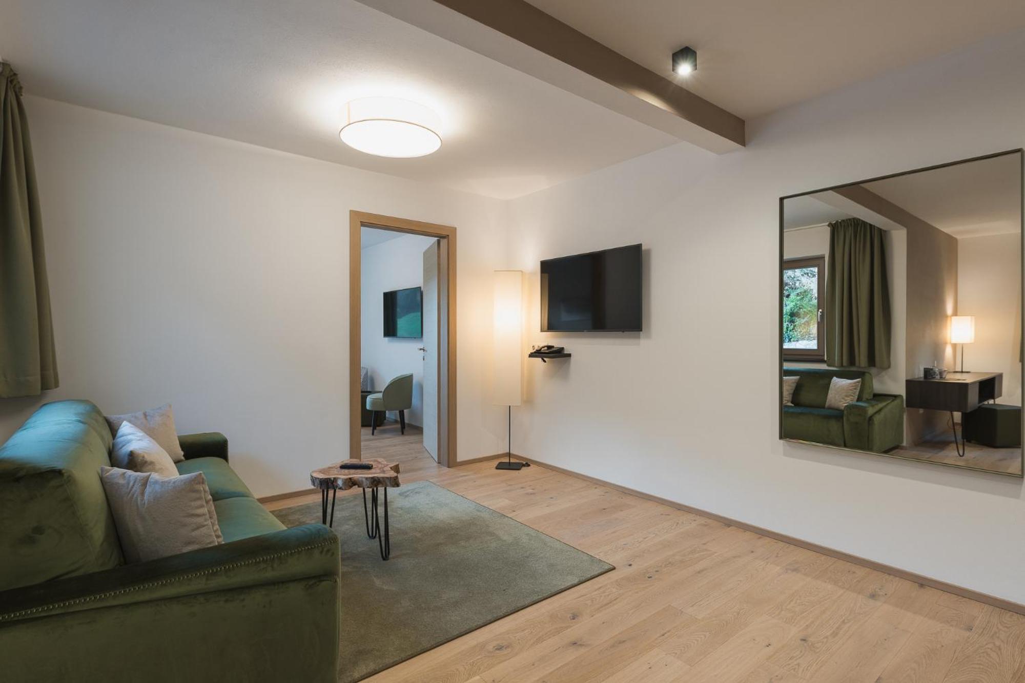 Oliven- & Genusshotel Hirzer Schenna Chambre photo