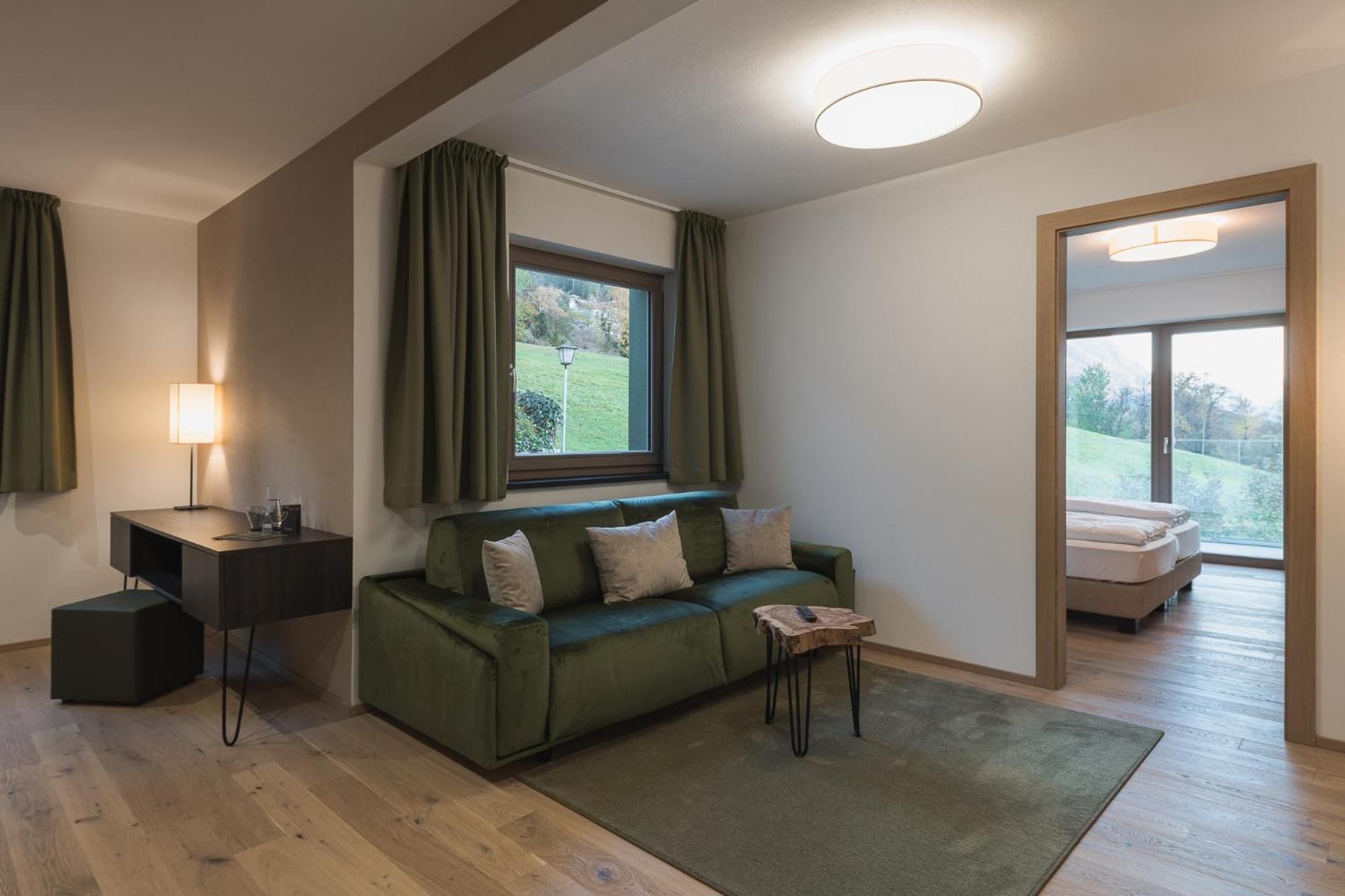 Oliven- & Genusshotel Hirzer Schenna Chambre photo