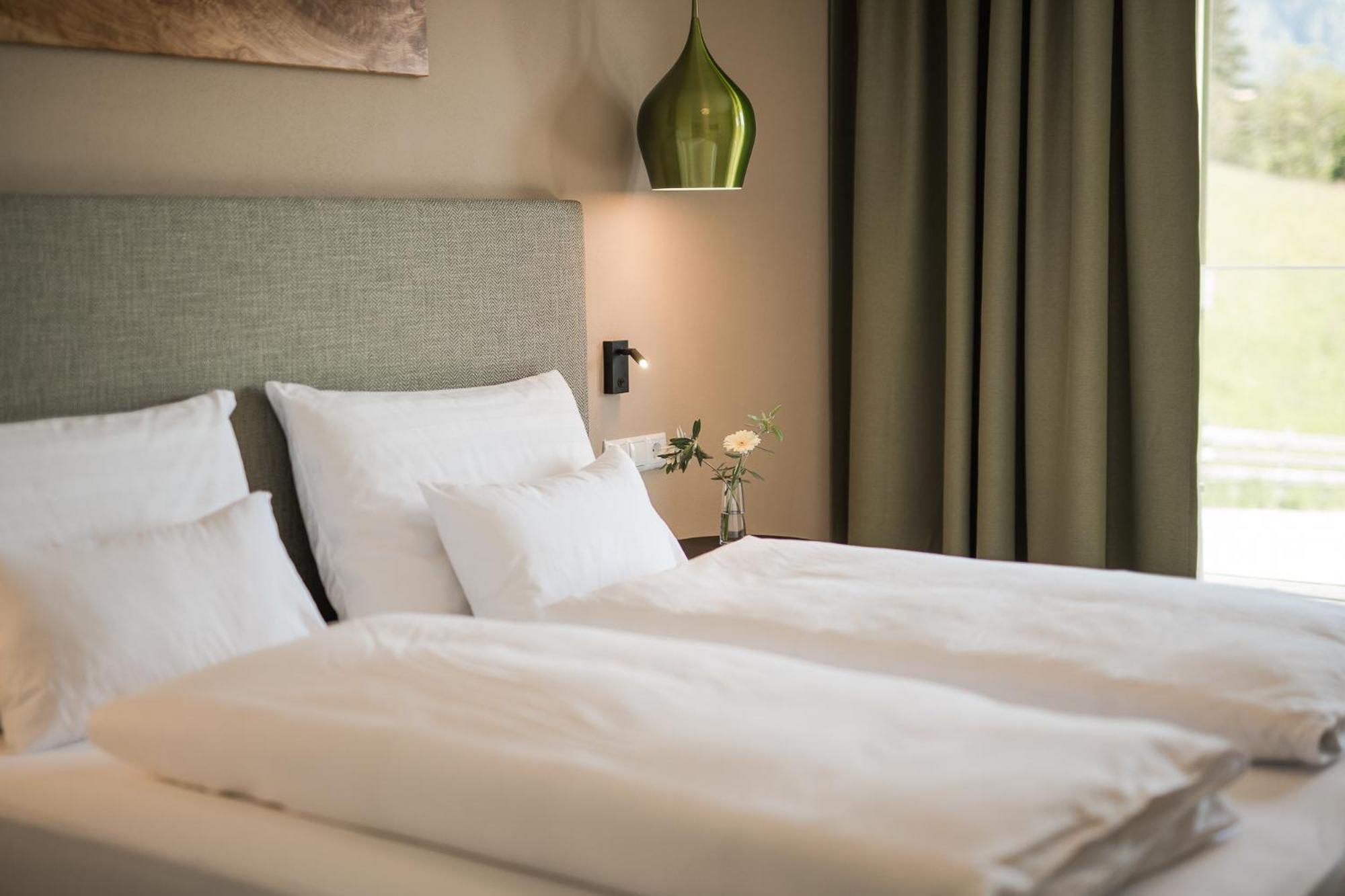 Oliven- & Genusshotel Hirzer Schenna Chambre photo