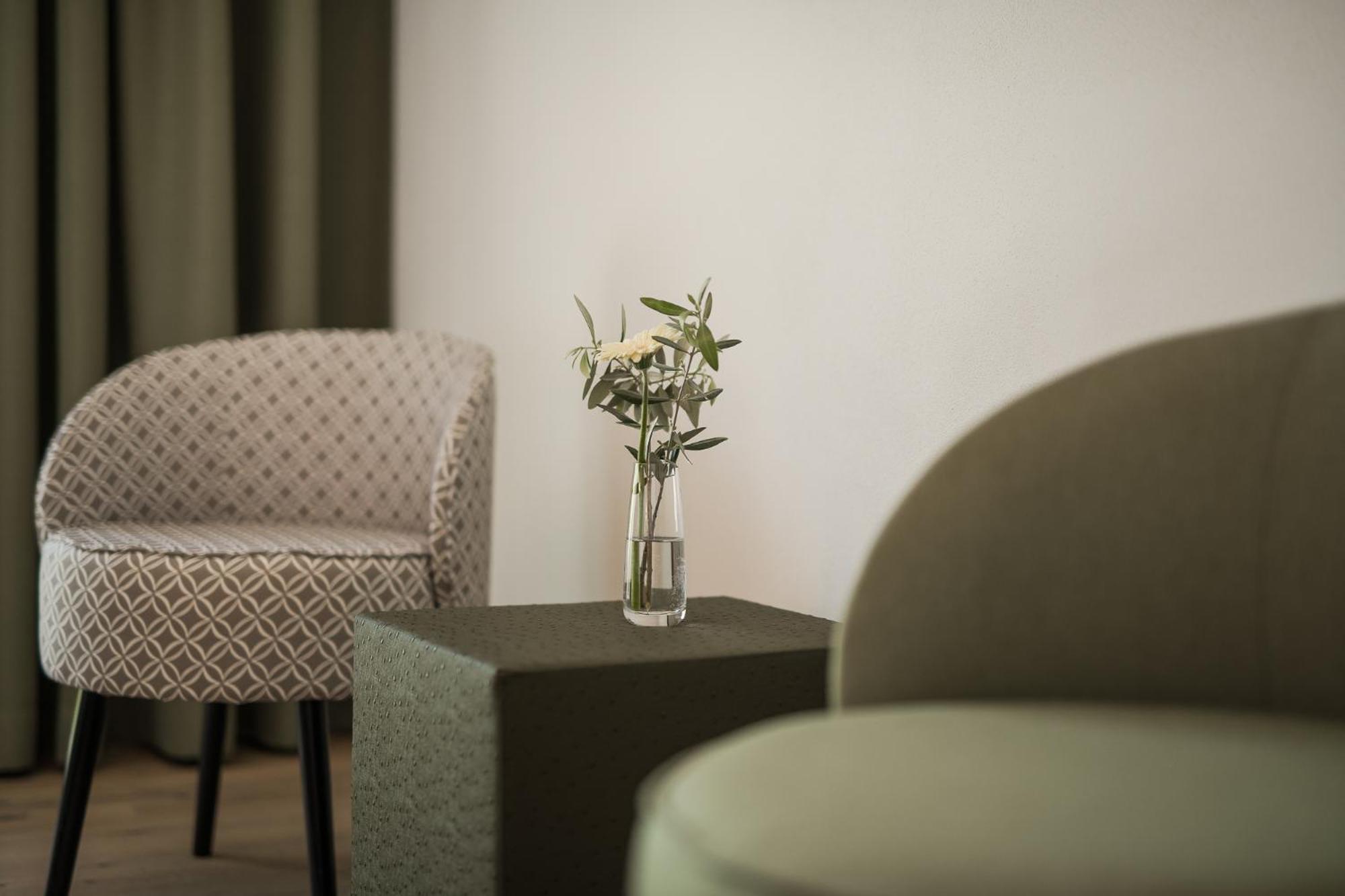 Oliven- & Genusshotel Hirzer Schenna Chambre photo